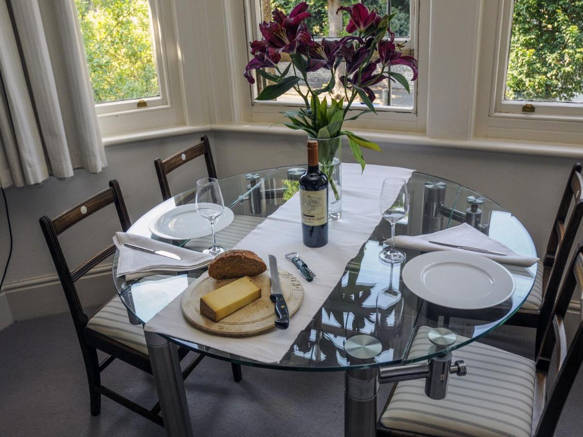Saffrons Apartment Истбурн Экстерьер фото